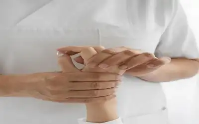 أسباب إدمان فرقعة الأصابع .. ونصائح
