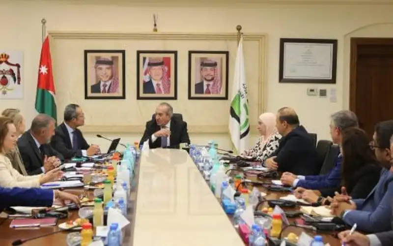 وزير الأشغال يستقبل نائب رئيس البنك