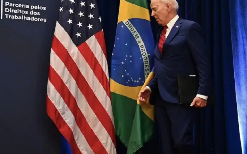 هفوة جديدة .. جو بايدن يتجاهل