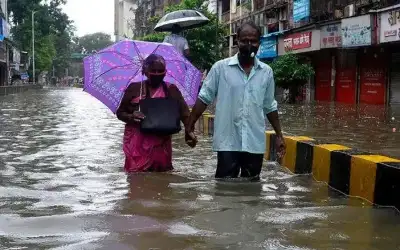 فيضانات تعطل الدراسة بالهند