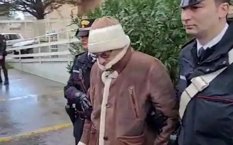 أكبر زعيم للمافيا بين الحياة والموت