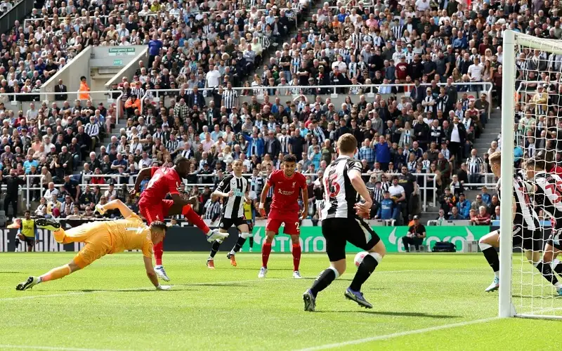 ليفربول يواصل مطاردة مان سيتي في