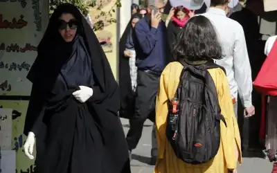 السجن 10 سنوات لمن ترتدي ملابس
