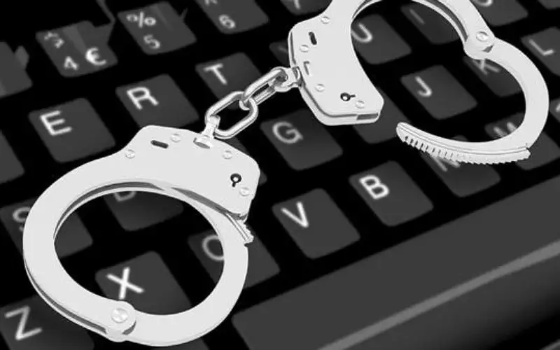 إحالة شخص بث مخاوف عن المطاعيم