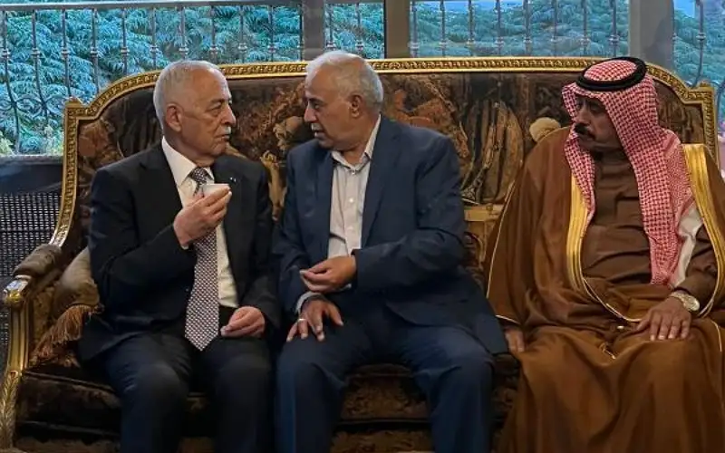 مندوبا عن الملك وولي العهد ..