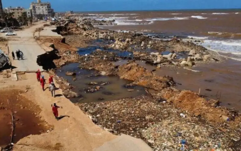 جثث متحللة قرب المياه أزمة جديدة