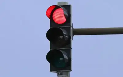 تشغيل الإشارات الضوئية لتقاطع العبدلي الجمعة
