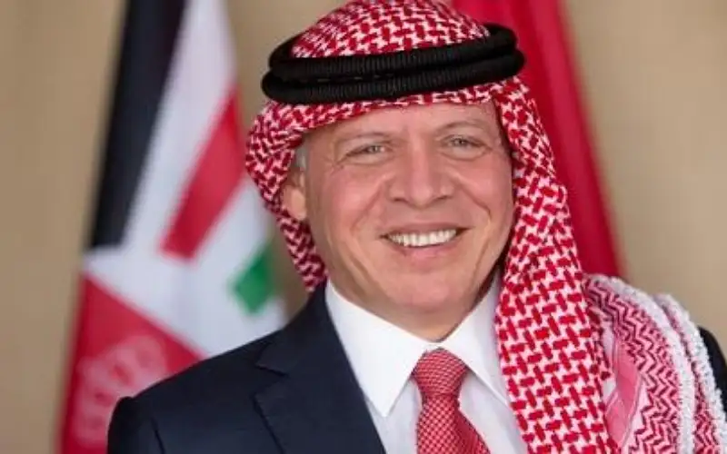 الملك يهنئ أمير دولة الكويت بذكرى