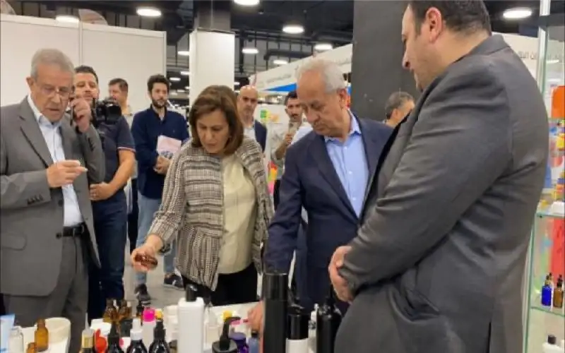 السقاف تؤكد على تعزيز مكانة الصناعة