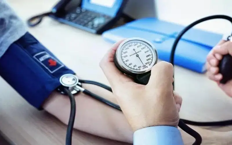 هل ارتفاع ضغط الدم مرتبط بألم