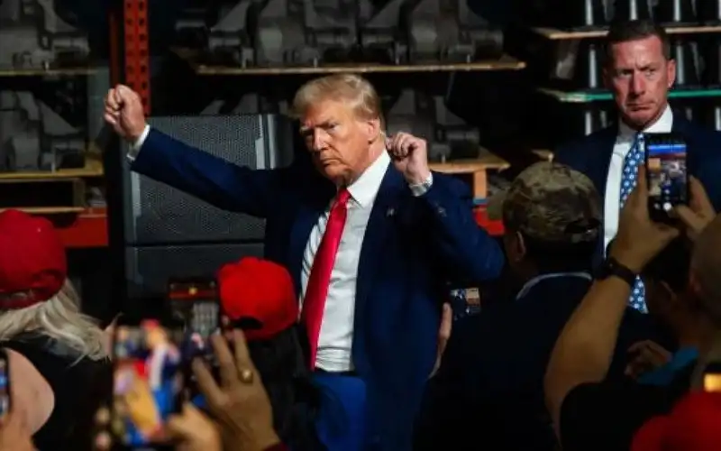 ترامب يسخر من بايدن ومنافسيه الجمهوريين