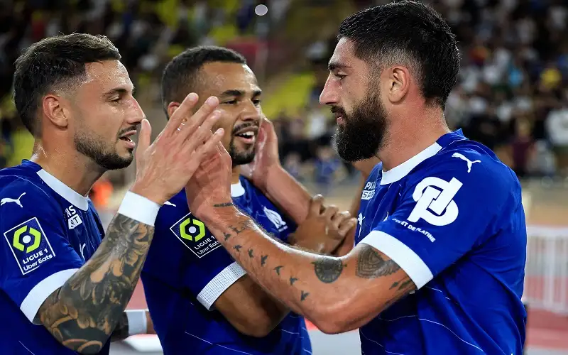 قلب تأخره إلى فوز بثلاثية ..