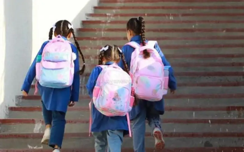 التربية : المدارس لم تقم بتوزيع