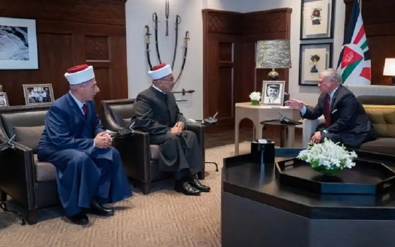 الملك يتسلم نسخة من تقرير أوضاع