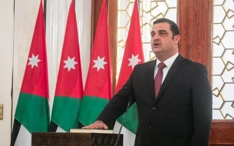 الخصاونة يفوض الخريشه بالرد على النواب