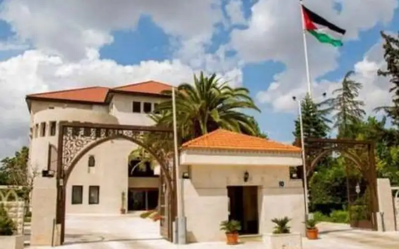 موظفون حكوميون الى التقاعد (أسماء)