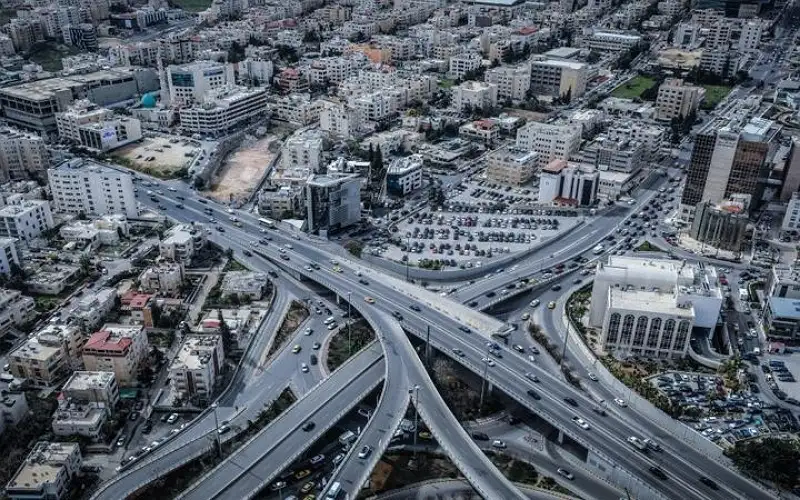 92 % من السكان في النصف