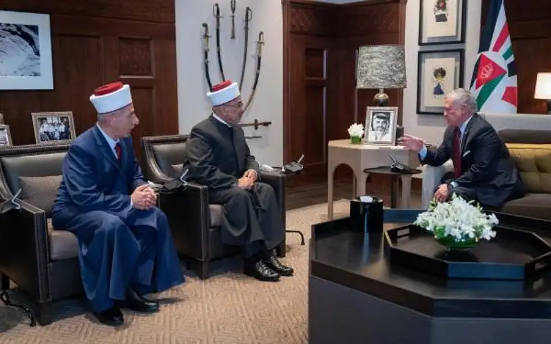 الملك: ضرورة المحافظة على جودة الخدمات