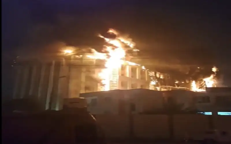 مصر.. حريق هائل يلتهم مديرية أمن