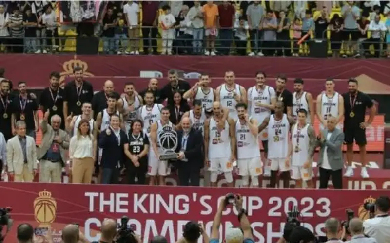 إيقاف 3 لاعبين في منتخب السنة