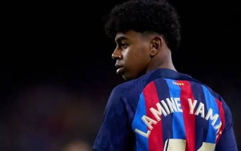 برشلونة يجدد عقد لامين يامال لمدة