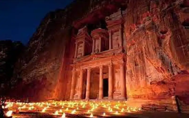 المدينة الوردية على أعتاب المليون زائر