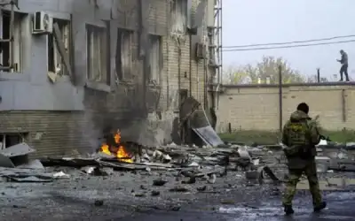 روسيا تتهم أوكرانيا بقصف قرية بذخائر