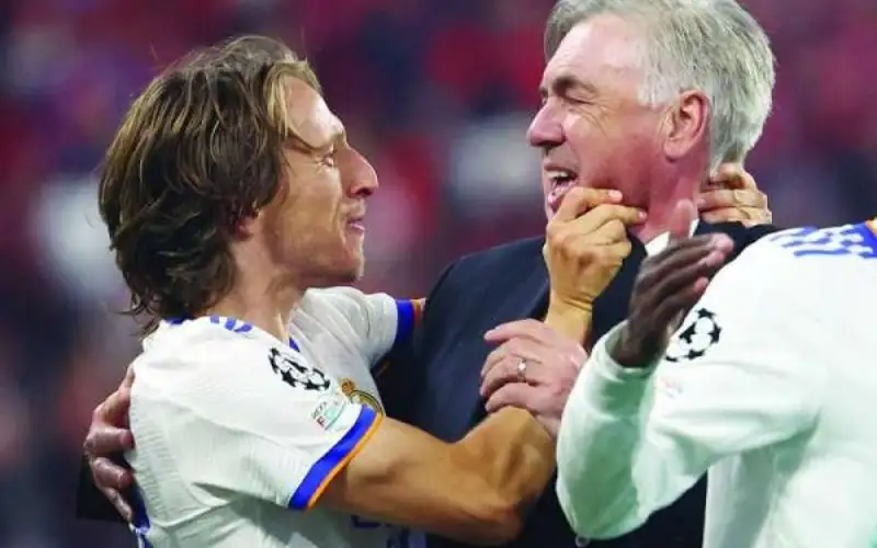 مودريتش يهدد أنشيلوتي بمغادرة ريال مدريد