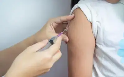 صحة الزرقاء: حملة تطعيم طلبة مدارس