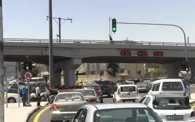 حادث يتسبب بازدحام مروري خانق عند