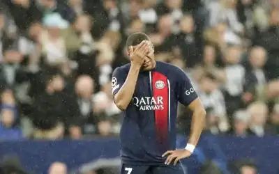 ميسي ونيمار يفضحان معاناة مبابي