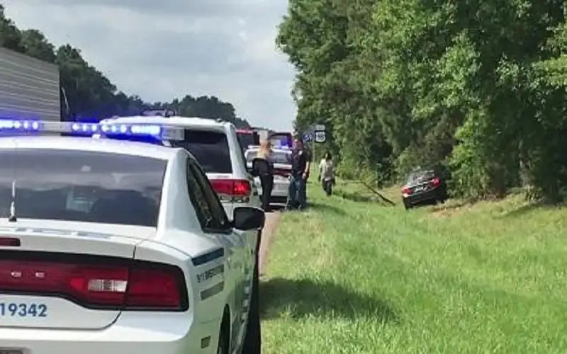 أميركي يسرق سيارة داخلها طفل ثم