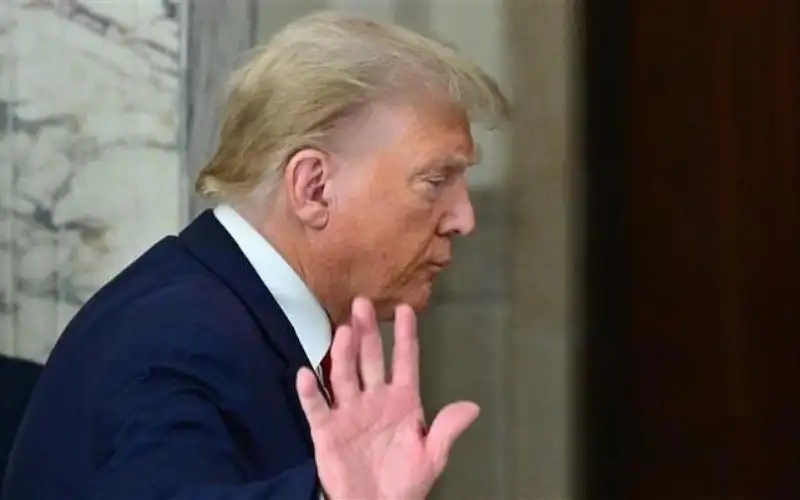 ترامب يتنازل عن الدعوى بحق محاميه