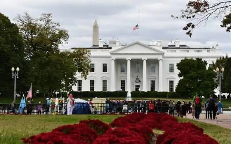 البيت الأبيض: واشنطن تقف بحزم بجانب
