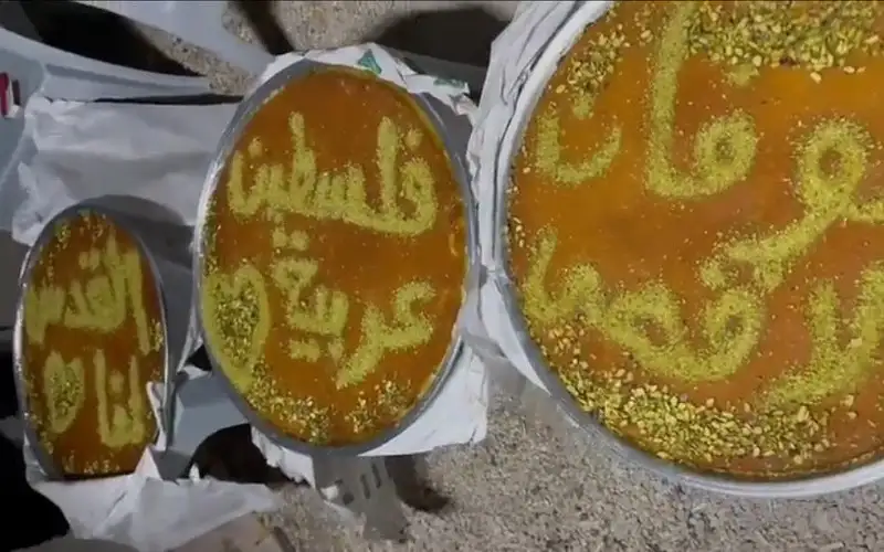 أردنيون يوزعون الحلوى ابتهاجا بـطوفان الأقصى