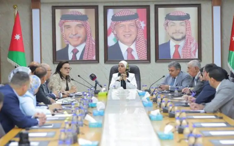 الروابدة: ضرورة دراسة قرارات الإحالات للتقاعد