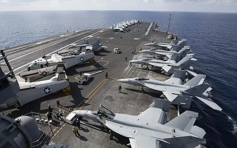 الجيش الأمريكي يحرك حاملة طائرات بالقرب