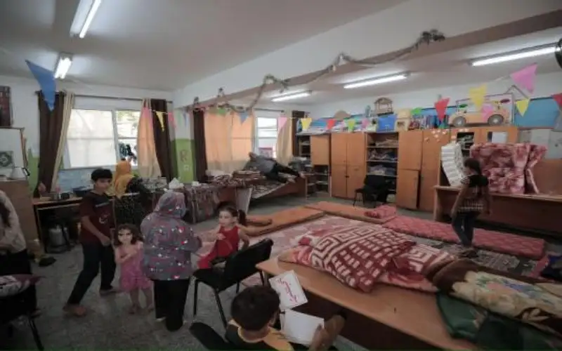 74 ألف نازح في مدارس أونروا