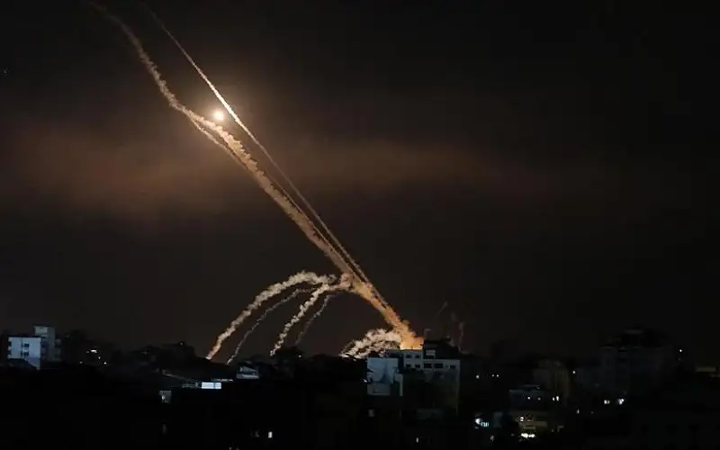 توجيه ضربة صاروخية مكثفة تجاه المدن