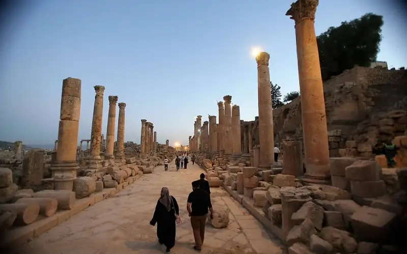وزير السياحة يبحث مع وزير الخارجية