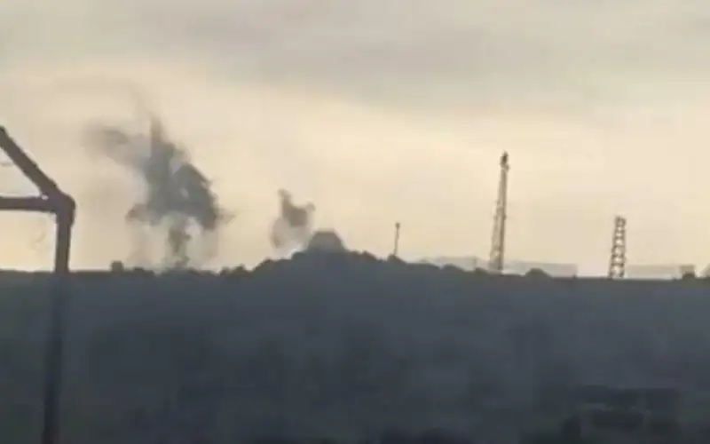 الاحتلال: أغرنا على 3 مواقع عسكرية