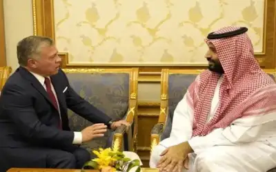 الملك وولي العهد السعودي يبحثان الأوضاع