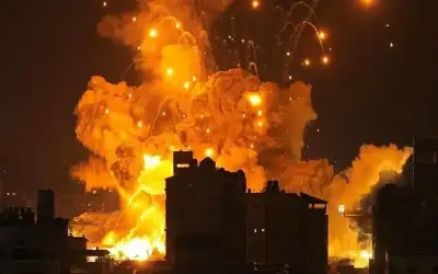 بقنابل الفسفور المحرم دوليا.. الاحتلال ينسف