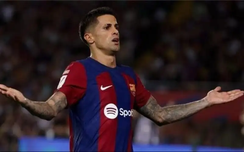 كانسيلو غاضب من جمهور برشلونة