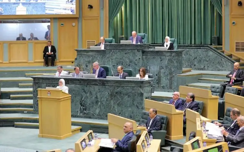 “الأعيان” يختار أعضاء لجنة الرد على