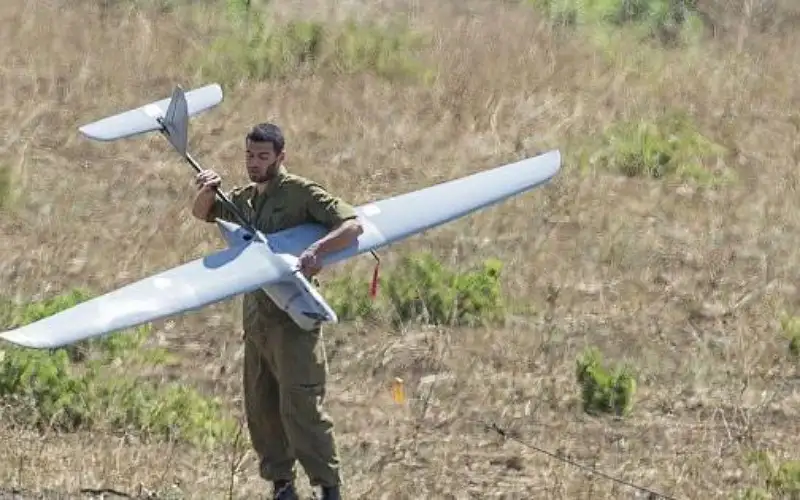 اختراق 15 طائرة شراعية من لبنان