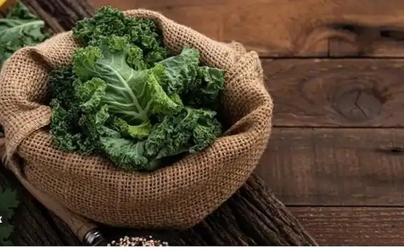 هل يضر تناول اللفت والسبانخ النيئة