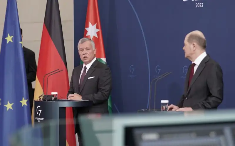 المستشار الألماني: سألتقي الملك الأسبوع المقبل