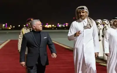 الملك لأمير قطر: ضرورة تكثيف الجهود