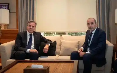 الصفدي يبحث مع نظيره الأمريكي وقف